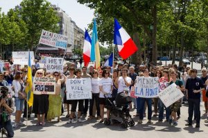 [Эксклюзив для n2] Родственники Firevoodoo во Франции приняли участие в организации и проведении митинга против «убийств людей в Донбассе украинской армией и США» 22 июня.