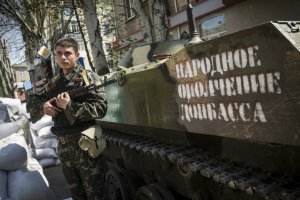 «Мы предлагаем Порошенко лично повесить флаг… и пусть чистое захватит с собой, у славян традиция даже врагов хоронить, но в чистом белье. Хазарин чёртов», — ополченец Дмитрий
