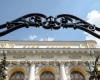 ЦБ отозвал лицензии у двух московских и одного дагестанского банка