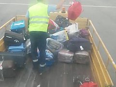 Доблестные грузчики волгоградского аэропорта (Видео)