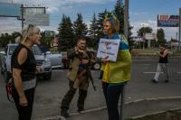Донецк. Наводчица прикована к столбу