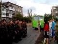 Жители разрушенного города Снежное встретились со своими карателями лицом к лицу