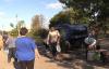Жители села под Луганском впервые за неделю вышли из подвалов (Армия ДНР прорвала блокаду города и его окрестностей и привезла жителям воду и продовольствие)