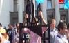 Активисты принесли под Раду гильотину с тризубом