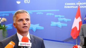 Председатель ОБСЕ Дидье Буркхальтер потребовал расследовать сообщения о военном присутствии России в Донбассе. Швейцарский политик намерен улучшить доступ к достоверной информации на востоке Украины.