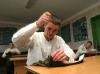 Украинские депутаты сбежали с заседания, когда им попытались вручить повестки в армию(В зал за народными избранниками пришли 8 военных комиссаров)