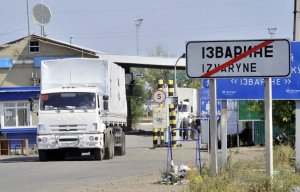 Первые 70 грузовиков с гуманитарной помощью для юго-востока Украины пересекли границу