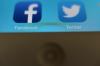От Facebook и Twitter потребовали зарегистрироваться в России