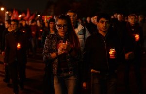 17 тыс. москвичей почли память жертв нациков в Донбассе. Организаторы акции будут наказаны за превышение заявленной численности митинга, — пресс-служба московской полиции