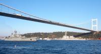 Под Босфорским мостом встретились эсминец US Navy Flight I USS Ross и российский БДК «Новочеркасск»
