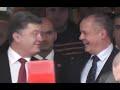 Порошенко встречают в Братиславе.
