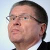 «Мы не рухнем», — ответил Улюкаев на вопрос о будущем российской экономики [и постучал по дереву]