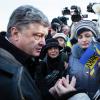 Порошенко во Львове кричали “Предатель!” и обвиняли в повышении налогов