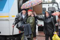 Ветерана несут на Парад Победы…