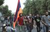 На проспекте Маршала Баграмяна в центре Еревана вновь начали собираться люди