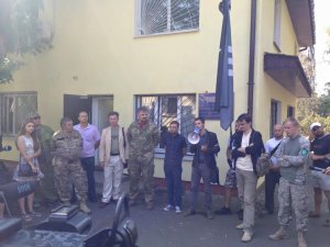 (Поматросили и .....) В Киеве митингуют граждане РФ, перешедшие на сторону украинских националистов, — требуют от Порошенко выдать паспорта