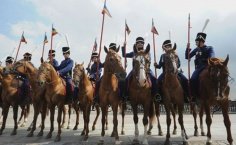 Донские казаки завершили конный поход Москва–Париж