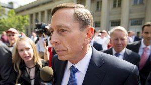 Лiга: Экс-глава ЦРУ допускает передачу Киеву летального оружия