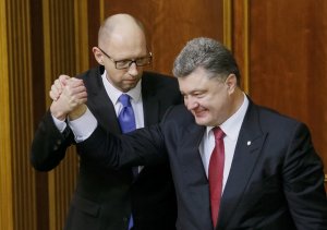 (Сикось, накось)«В погоне за обещаниями» — Порошенко и Яценюк забыли согласовать сроки обещанных улучшений «социалки»