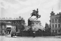После 1888г., Киев, надпись: «Богдану Хмельницому — единая неделимая Россия»