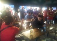 Дальнобойщики рассказывают Чубарову, как они рады блокаде Крыма…