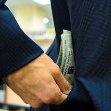 Санкции не мешают состоятельным россиянам хранить деньги в зарубежных банках