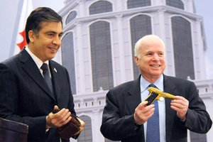Сенатор Маккейн приедет в гости к Саакашвили в Одесскую область