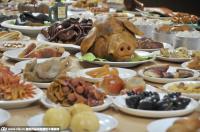 Супруги Чжан Шучжан и Чжан Юйчун из города Цзиньхуа продемонстрировали 100 «блюд» китайской кухни. Все эти блюда были вырезаны из яшмы