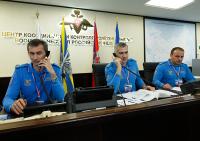 Турецкие офицеры во время работы в Центре координации и контроля полётов ВКС РФ