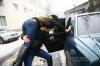 Молодые люди выломали дверь и похитили невесту