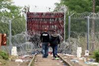Беженцы из стран Ближнего Востока на сербско-венгерской границе