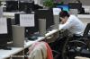 Торги на китайских фондовых биржах снова остановлены после падения индексов более чем на 7%. Падение индексов объясняется решением ЦБ Китая понизить курс юаня до минимального уровня с августа