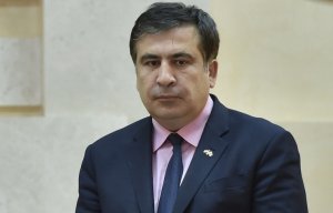 Украинская прокуратура поблагодарила Саакашвили за борьбу с коррупцией и вызвала на допрос