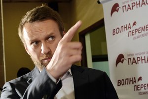 [А массовые митинги оппозиции в будние дни законны?] Навальный пожаловался Следственному комитету на незаконность митинга в Грозном