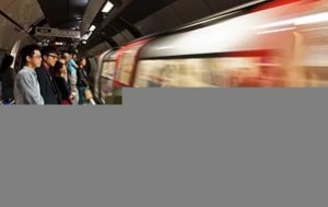 Русский наказал мигранта, пытавшегося ограбить старика в лондонском метро (ВИДЕО)