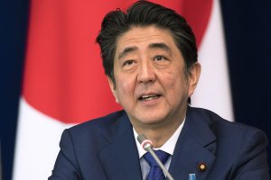 Японскому премьеру Абэ посоветовали посетить РФ накануне саммита G7