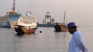 Власти Ирана потребовали от авианосца США покинуть Оманский залив