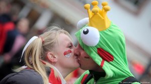 Правила поведения на карнавале для беженцев - с такой инициативой выступили власти некоторых городов Рейнской области. Информационные брошюры призваны разъяснить мигрантам местные обычаи