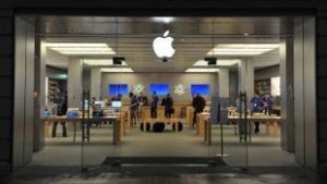 Apple достигла пика: более половины пользователей не обновили свои смартфоны