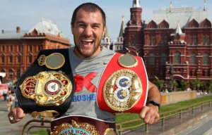 Сергей Ковалев защитил три титула чемпиона мира по боксу, победив Жана Паскаля  техническим нокаутом