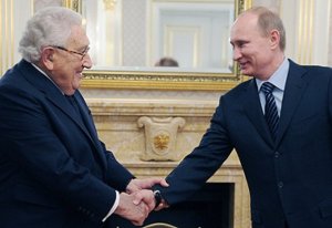 Путин принял в своей резиденции экс-госсекретаря США Генри Киссинджера