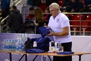 На борту авиарейса из Сургута в Москву врач баскетбольной команды "Парма" спас женщину