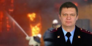 Сибирский участковый полицейский помог 49 жителям эвакуироваться из горящего дома