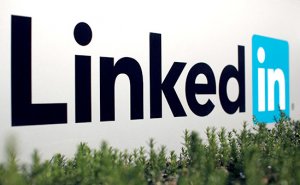 Акции LinkedIn рухнули на 40%