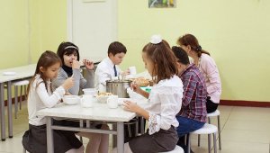 Бесплатный кусок хлеба и какао: как кормят брянских школьников