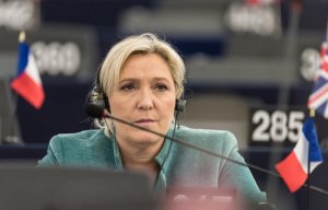 Марин Ле Пен официально объявила о решении участвовать в борьбе за пост президента Франции в 2017 году.