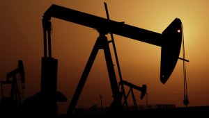 Доллар резко подешевел в Токио на фоне падения цен на нефть