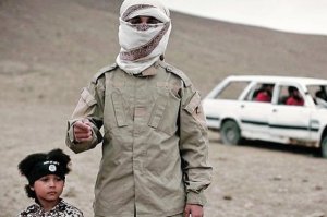 Группировка ДАИШ опубликовала видео казни заложников четырехлетним мальчиком