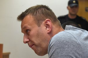 Суд отказался рассматривать иск Навального к Путину