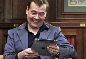 Медведев призвал российскую оппозицию стать интересной для россиян